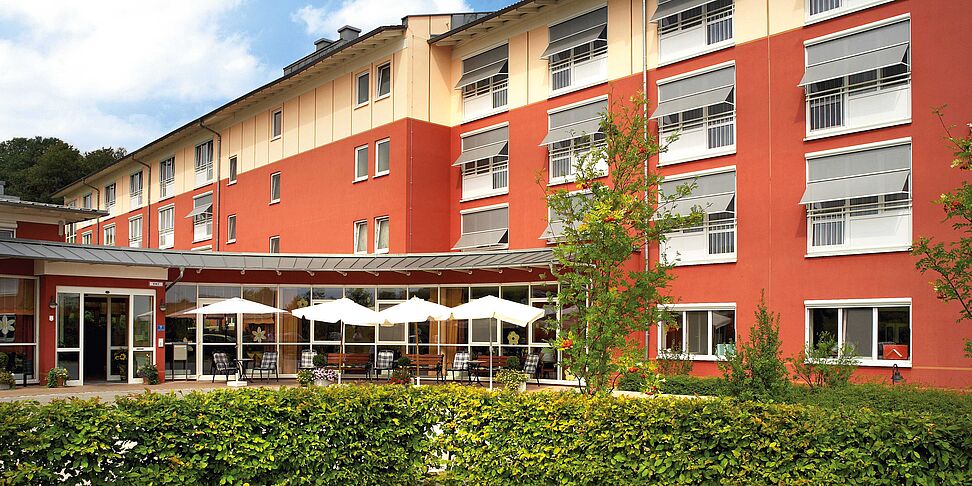 Schrobenhausen liegt im bayerischen Landkreis Neuburg mitten im Dreieck Ingolstadt-München-Augsburg. Nachbargemeinden sind Neuburg an der Donau, Karlshud, Aichach-Friedberg, Ingolstadt, Pfaffenhofen an der Ilm.